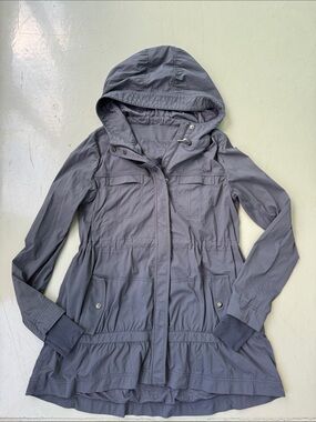 Lululemon Apres Practice Anorak
Coal Size 6